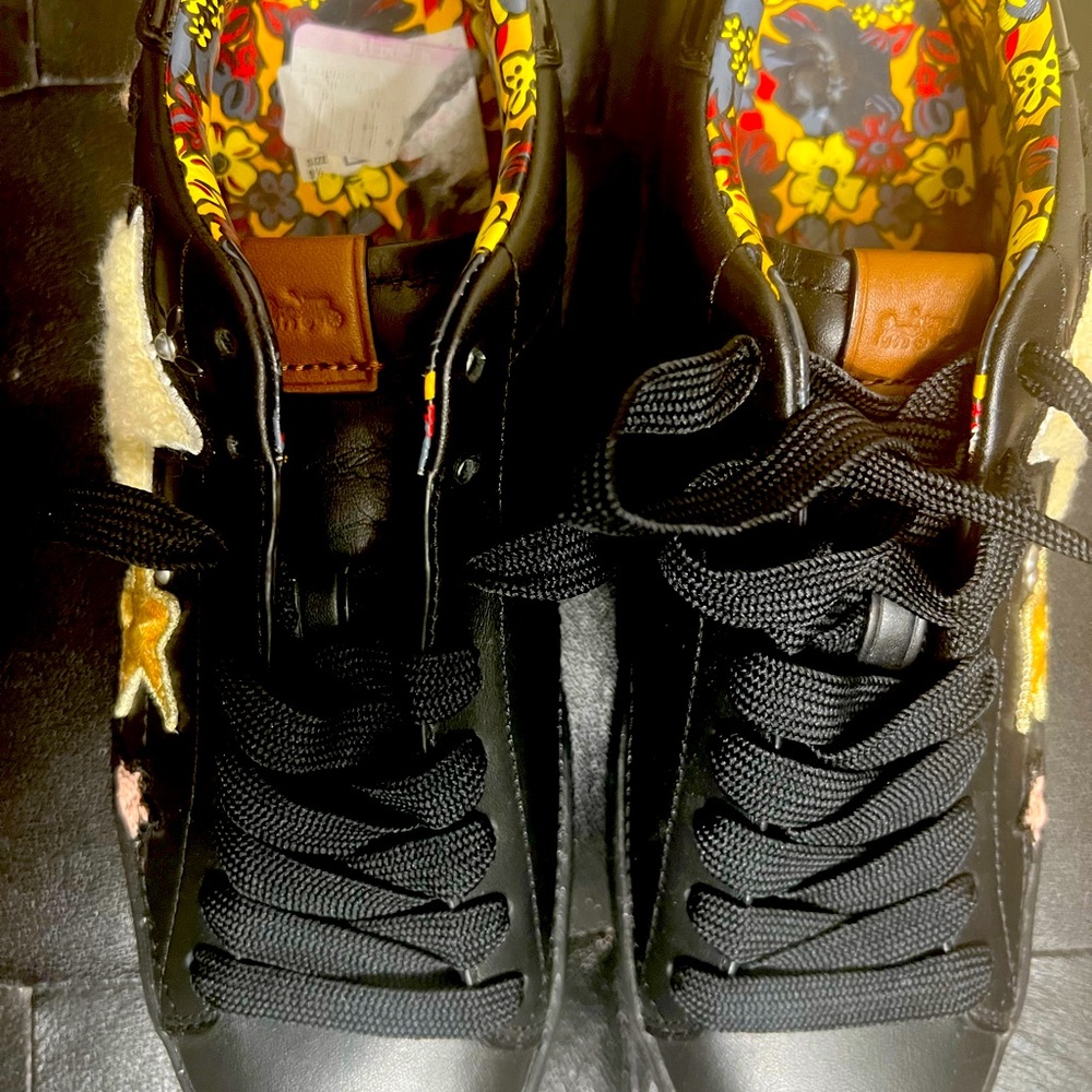 Ladie’s COACH leather sneakers great buy🍾